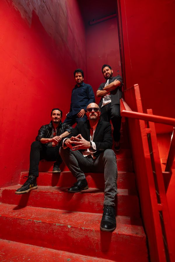 Foto de banda · escalera roja